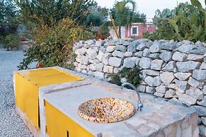 Casa Farlisa Ancient Baglio With Pool and Jacuzzi
