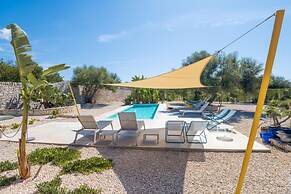 Casa Farlisa Ancient Baglio With Pool and Jacuzzi