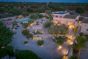 Casa Farlisa Ancient Baglio With Pool and Jacuzzi