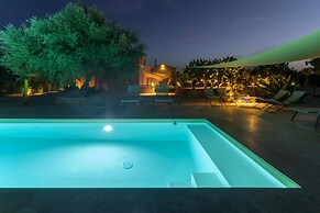 Casa Farlisa Ancient Baglio With Pool and Jacuzzi