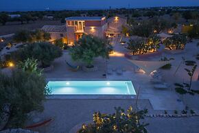 Casa Farlisa Ancient Baglio With Pool and Jacuzzi
