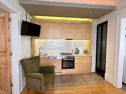 Galata Port Flats Chakra 3