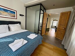 Galata Port Flats Chakra 3