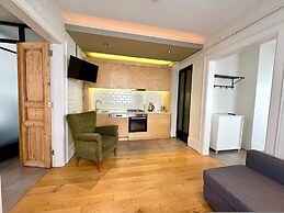 Galata Port Flats Chakra 3
