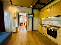 Galata Port Flats Chakra 2