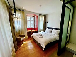 Galata Port Flats Chakra 2