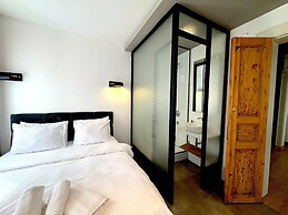 Galata Port Flats Chakra 2