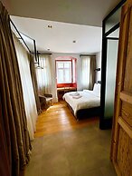 Galata Port Flats Chakra 2