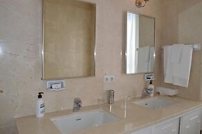 Amazing Beachfront Villa Heated Pool Marbella