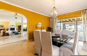 Amazing Beachfront Villa Heated Pool Marbella