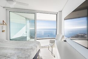 Stunning Seafront Apartment in Carvajal Beach