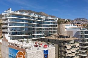 Stunning Seafront Apartment in Carvajal Beach