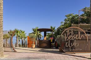 Stunning Seafront Apartment in Carvajal Beach