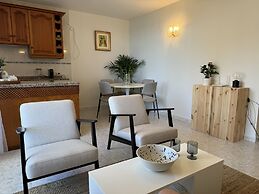 Beachfront Apartment With Seaview Terrace