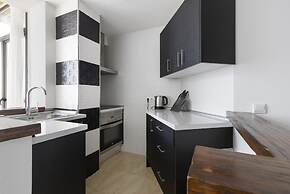 Prime Location Apartment With Seaviews