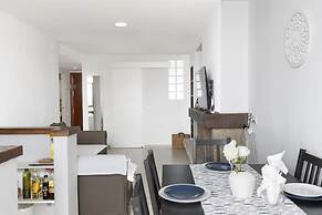 Prime Location Apartment With Seaviews
