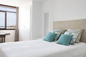 Prime Location Apartment With Seaviews
