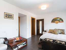Sunny Apartment 3 Blocks to the Beach