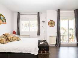 Sunny Apartment 3 Blocks to the Beach