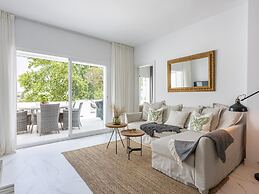 Contemporary new Apartment With 2 Terraces