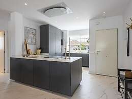 Contemporary new Apartment With 2 Terraces