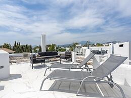 Contemporary new Apartment With 2 Terraces