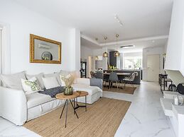 Contemporary new Apartment With 2 Terraces