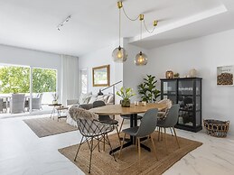 Contemporary new Apartment With 2 Terraces