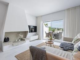 Contemporary new Apartment With 2 Terraces