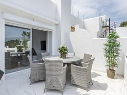 Contemporary new Apartment With 2 Terraces