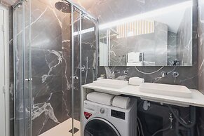 Marais Area - Outdoor Patio - A/C - 2bdr