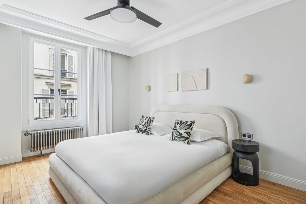 Magnificent Flat - 2br/6p - Champs Elysees