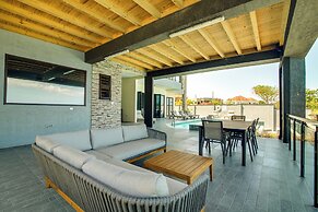 Luxury Oceanfront Villa Fully Staffed