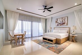 Luxury Oceanfront Villa Fully Staffed