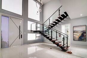 Luxury Oceanfront Villa Fully Staffed