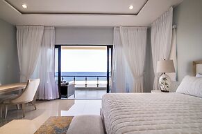 Luxury Oceanfront Villa Fully Staffed
