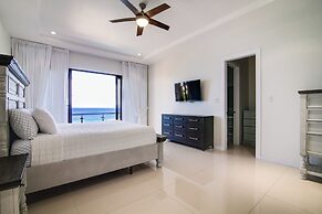 Luxury Oceanfront Villa Fully Staffed