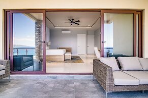 Luxury Oceanfront Villa Fully Staffed