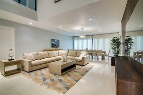 Luxury Oceanfront Villa Fully Staffed