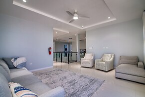 Luxury Oceanfront Villa Fully Staffed