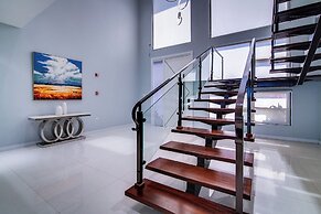 Luxury Oceanfront Villa Fully Staffed