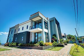 Luxury Oceanfront Villa Fully Staffed
