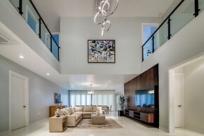 Luxury Oceanfront Villa Fully Staffed