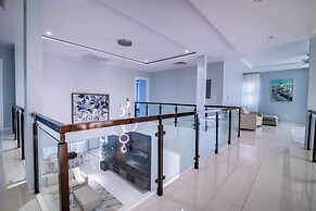 Luxury Oceanfront Villa Fully Staffed