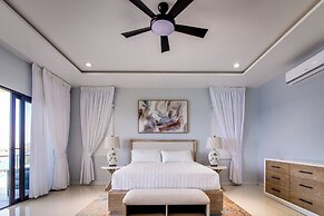 Luxury Oceanfront Villa Fully Staffed