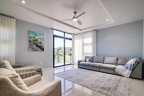 Luxury Oceanfront Villa Fully Staffed