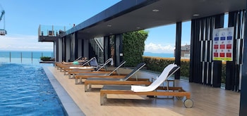 Great Location With Infinity Pool -central Pattaya