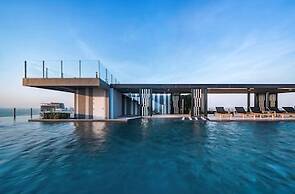 Great Location With Infinity Pool -central Pattaya