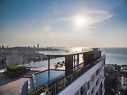 Great Location With Infinity Pool -central Pattaya