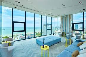 Great Location With Infinity Pool -central Pattaya